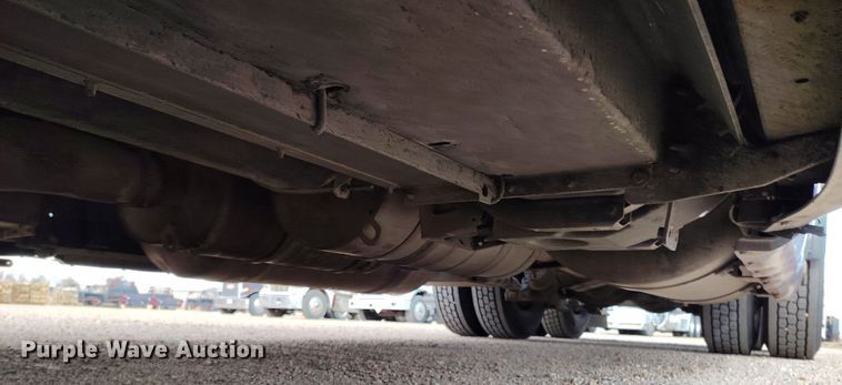 image for item EO9982 2014 Peterbilt 579 semi truck