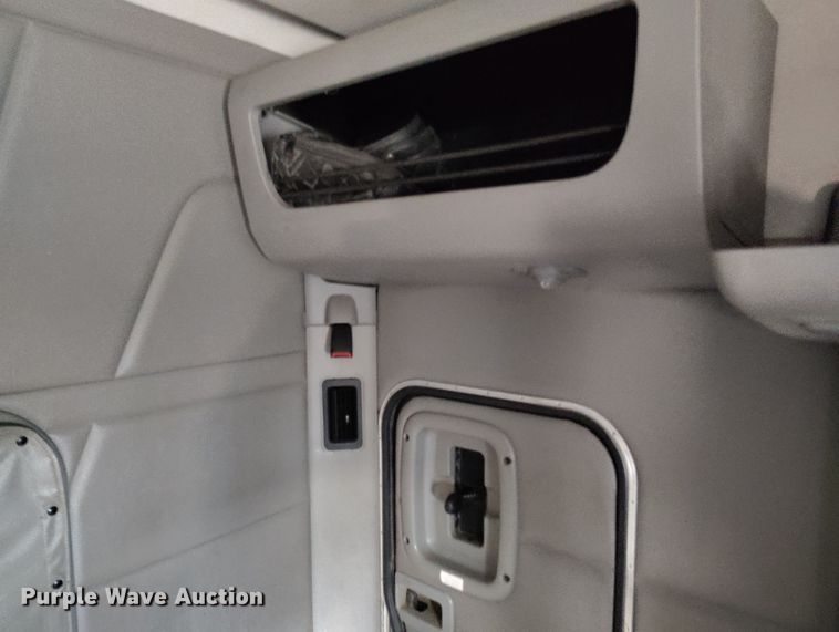 image for item EO9982 2014 Peterbilt 579 semi truck