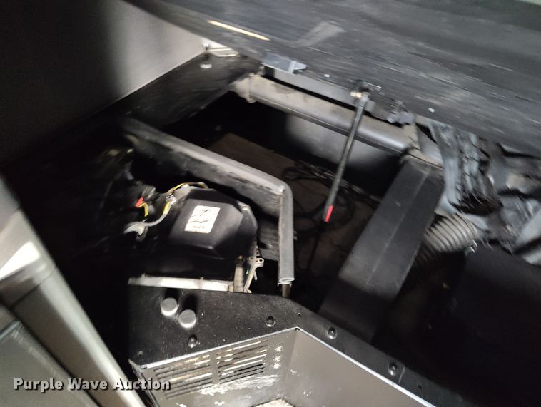 image for item EO9982 2014 Peterbilt 579 semi truck