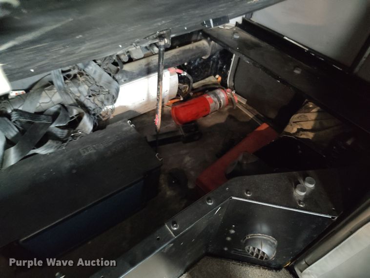 image for item EO9982 2014 Peterbilt 579 semi truck