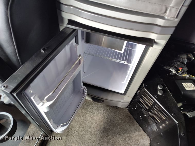 image for item EO9982 2014 Peterbilt 579 semi truck