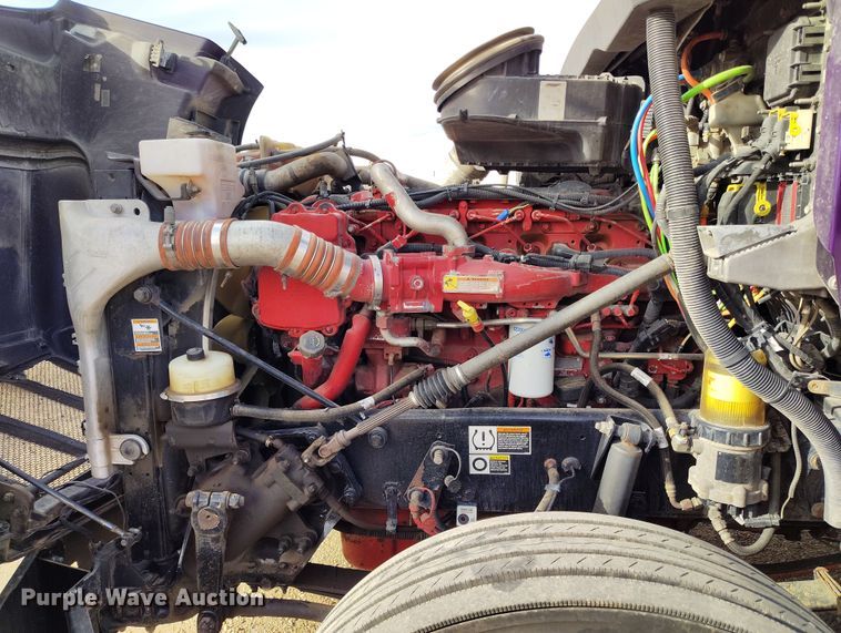 image for item EO9982 2014 Peterbilt 579 semi truck