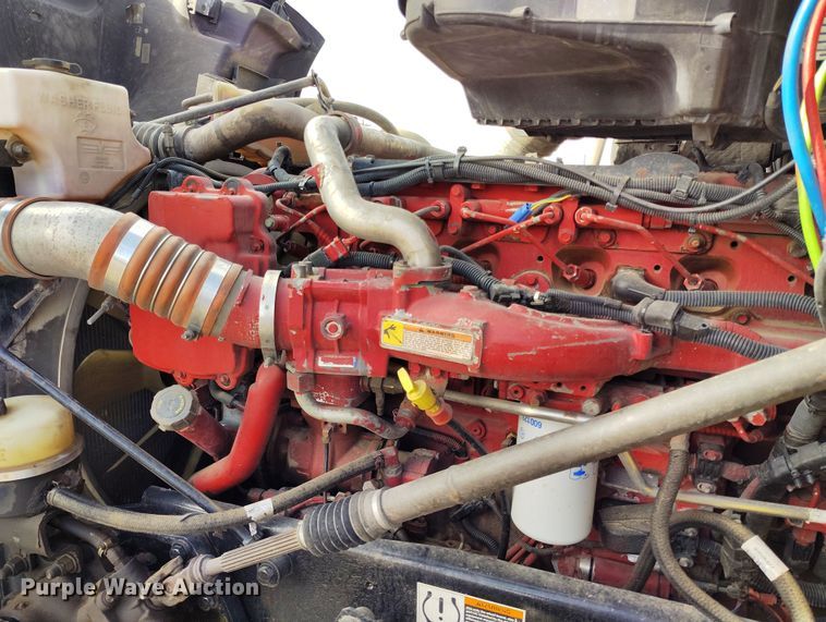 image for item EO9982 2014 Peterbilt 579 semi truck