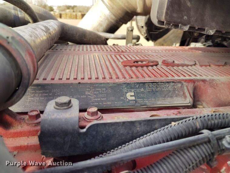 image for item EO9982 2014 Peterbilt 579 semi truck