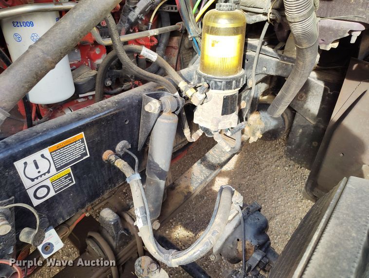 image for item EO9982 2014 Peterbilt 579 semi truck