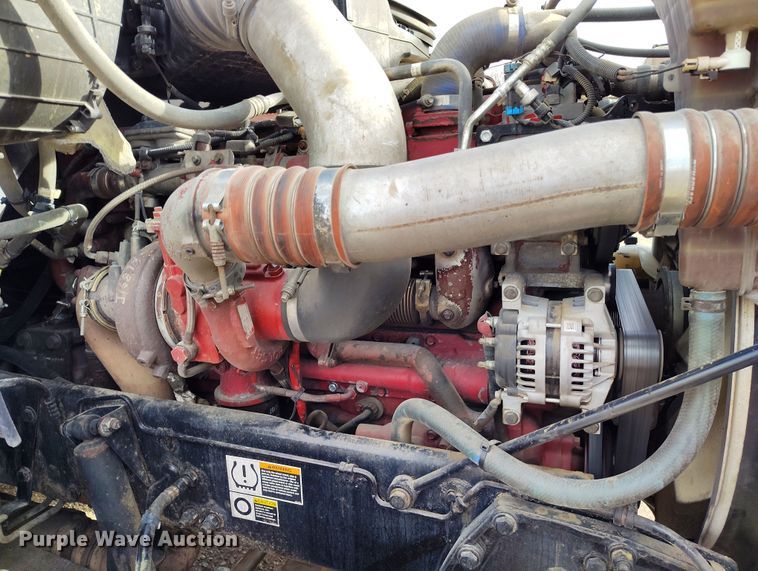 image for item EO9982 2014 Peterbilt 579 semi truck