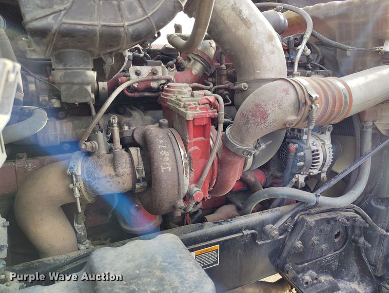 image for item EO9982 2014 Peterbilt 579 semi truck