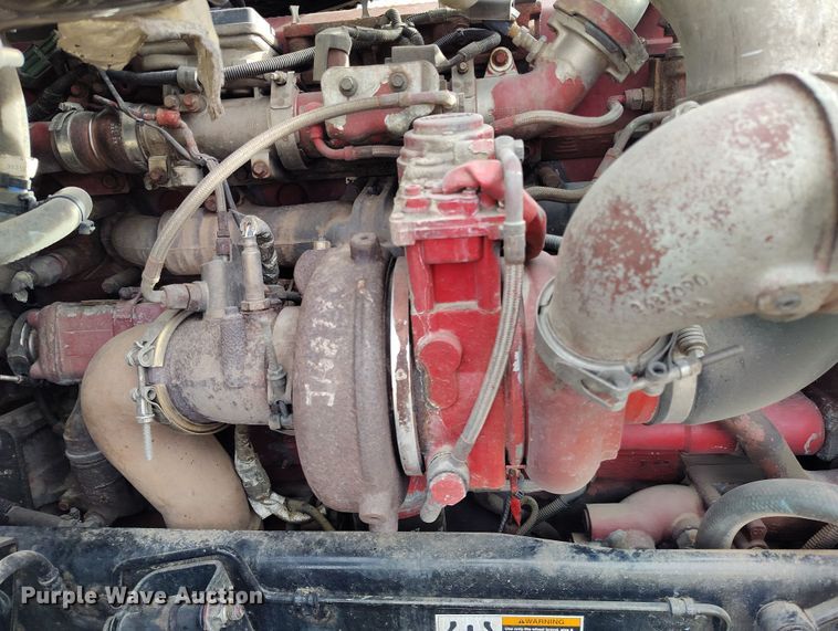 image for item EO9982 2014 Peterbilt 579 semi truck