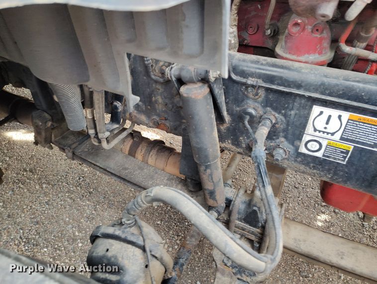 image for item EO9982 2014 Peterbilt 579 semi truck