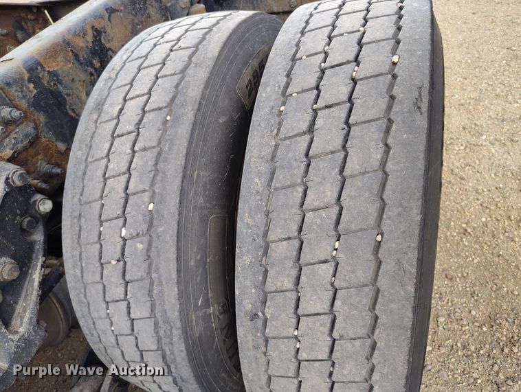 image for item EO9982 2014 Peterbilt 579 semi truck