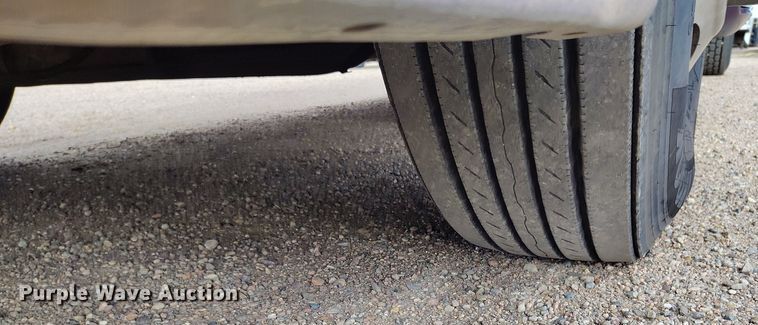 image for item EO9982 2014 Peterbilt 579 semi truck