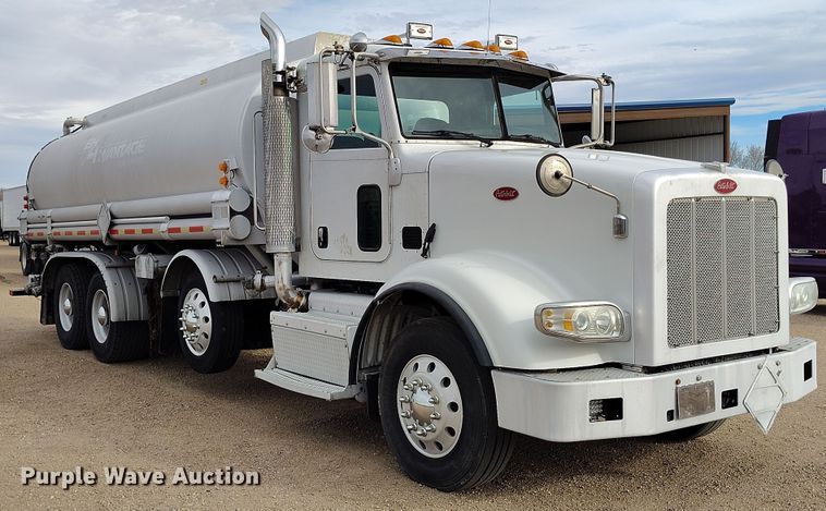 image for item EO9983 2014 Peterbilt 367 fuel truck