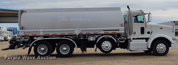 image for item EO9983 2014 Peterbilt 367 fuel truck