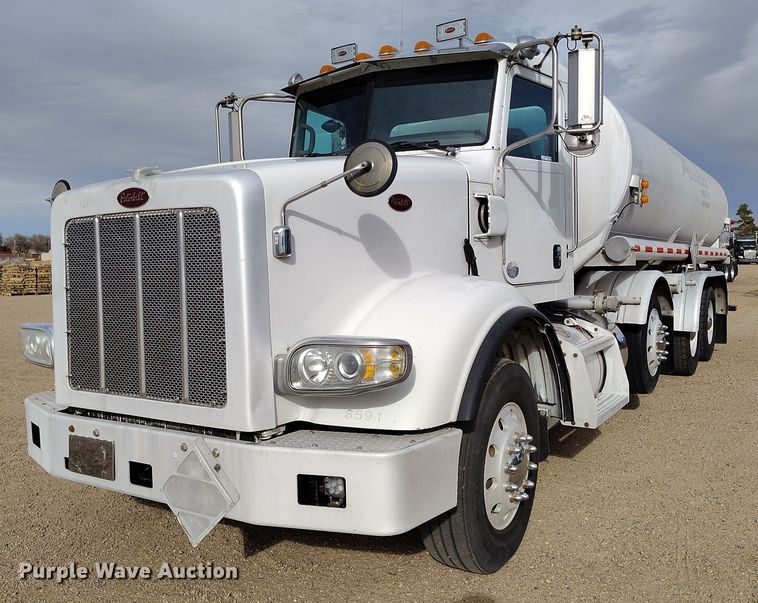 image for item EO9983 2014 Peterbilt 367 fuel truck