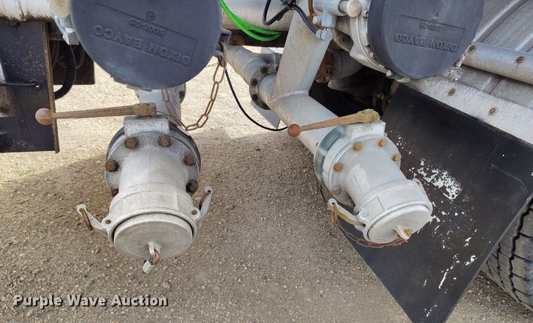 image for item EO9983 2014 Peterbilt 367 fuel truck