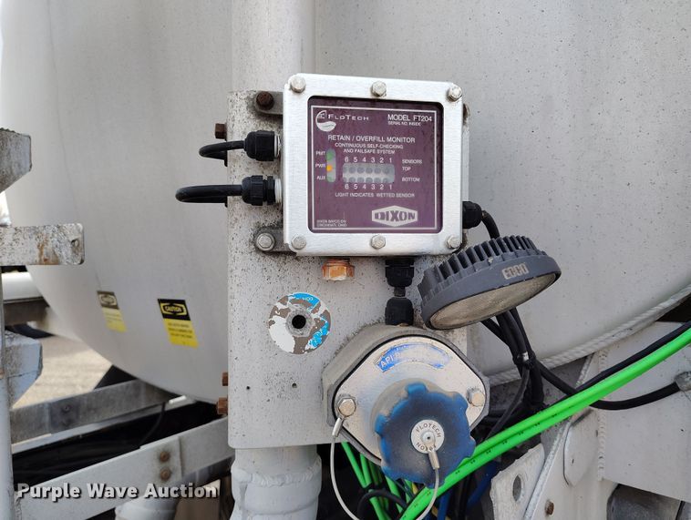 image for item EO9983 2014 Peterbilt 367 fuel truck