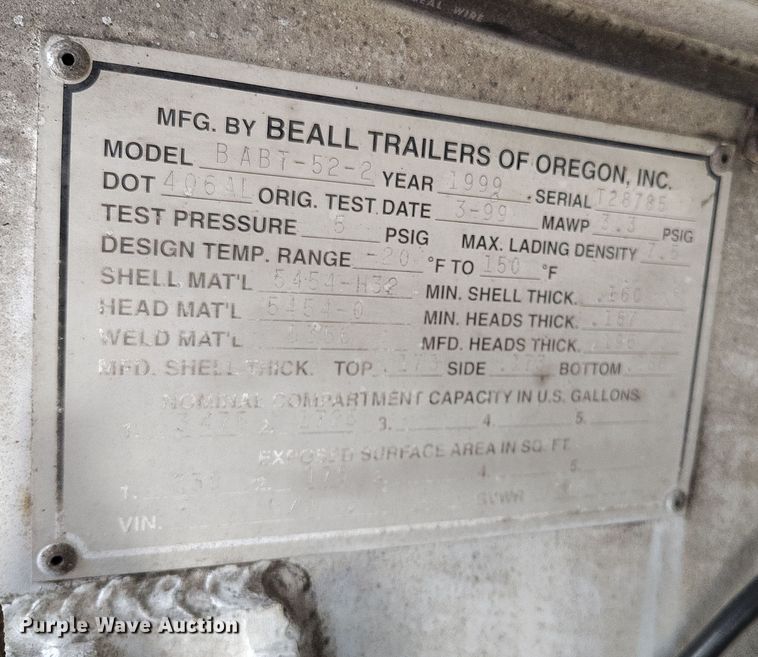 image for item EO9983 2014 Peterbilt 367 fuel truck