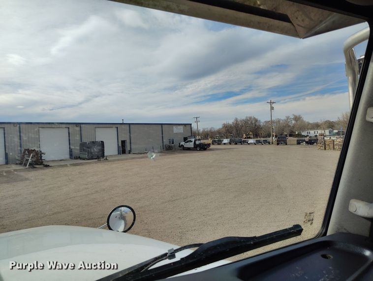 image for item EO9983 2014 Peterbilt 367 fuel truck