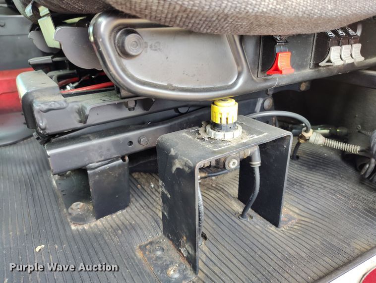 image for item EO9983 2014 Peterbilt 367 fuel truck