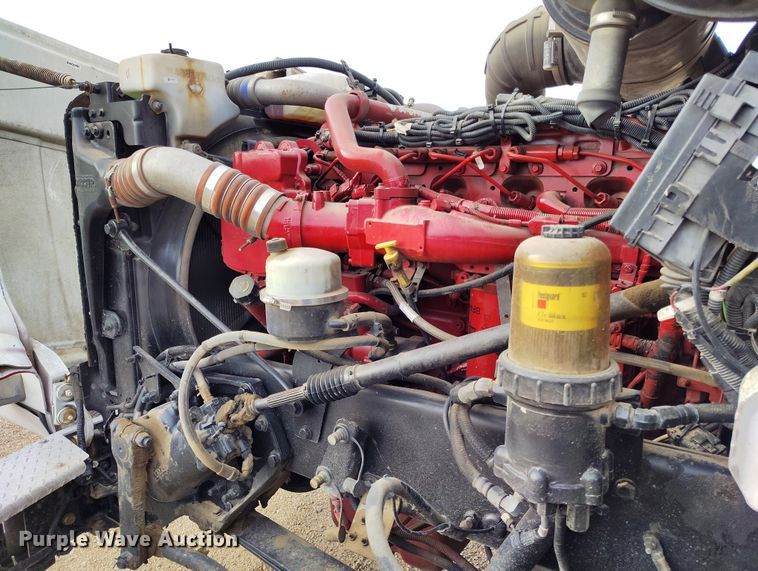 image for item EO9983 2014 Peterbilt 367 fuel truck