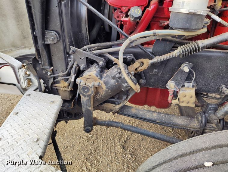 image for item EO9983 2014 Peterbilt 367 fuel truck