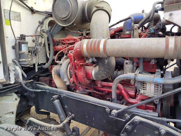 image for item EO9983 2014 Peterbilt 367 fuel truck