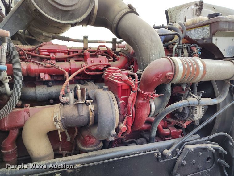 image for item EO9983 2014 Peterbilt 367 fuel truck