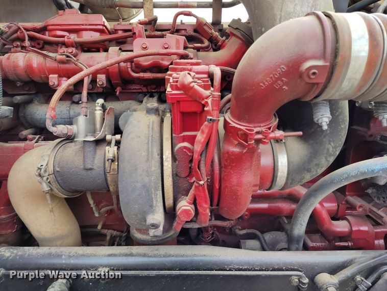 image for item EO9983 2014 Peterbilt 367 fuel truck