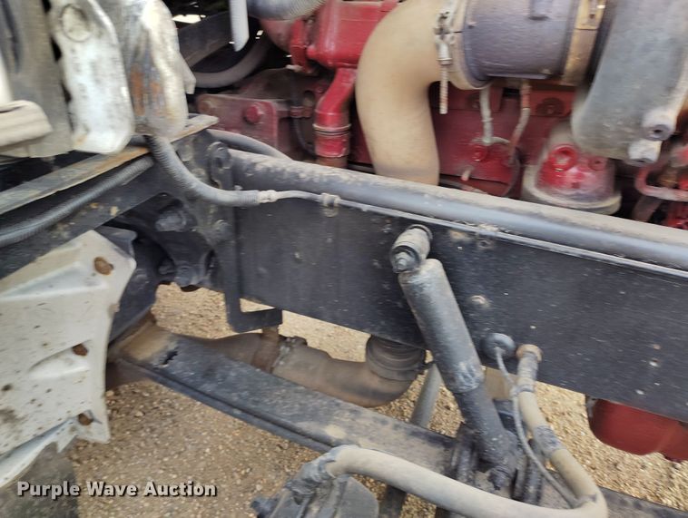 image for item EO9983 2014 Peterbilt 367 fuel truck