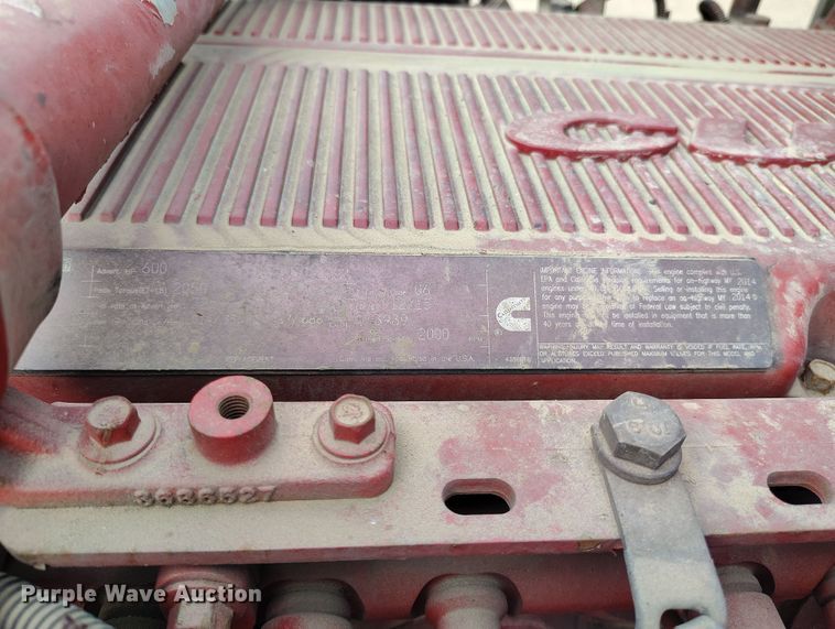 image for item EO9983 2014 Peterbilt 367 fuel truck