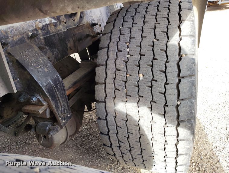 image for item EO9983 2014 Peterbilt 367 fuel truck