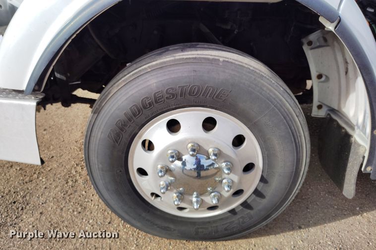 image for item EO9983 2014 Peterbilt 367 fuel truck