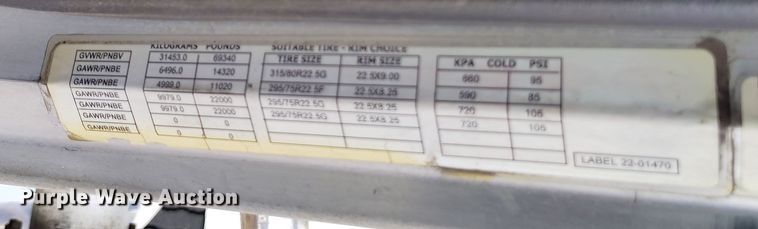 image for item EO9983 2014 Peterbilt 367 fuel truck