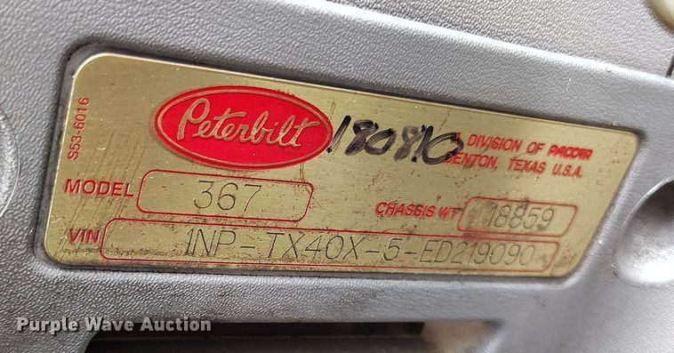 image for item EO9983 2014 Peterbilt 367 fuel truck