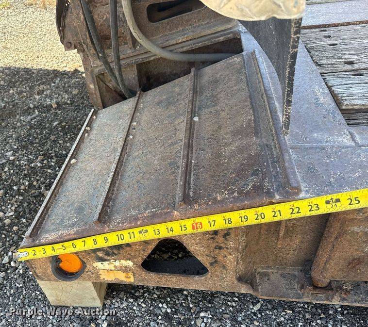 image for item EQ1194 2003 Trail King TK60MG-482 lowboy equipment trailer