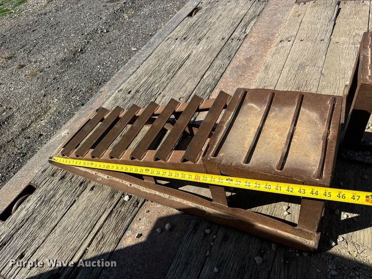 image for item EQ1194 2003 Trail King TK60MG-482 lowboy equipment trailer