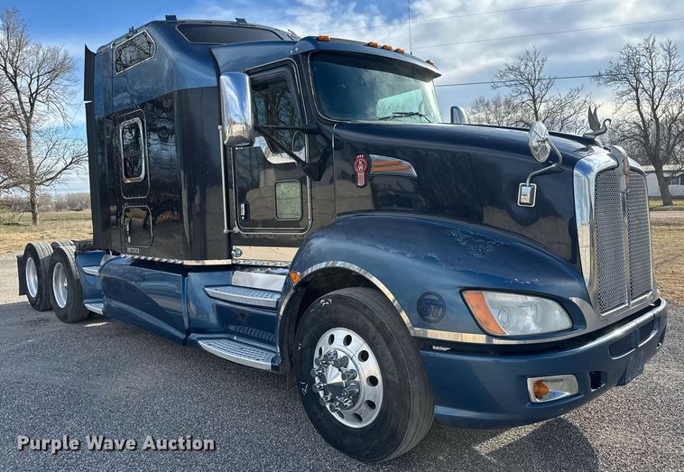 image for item EQ1228 2012 Kenworth T660 semi truck