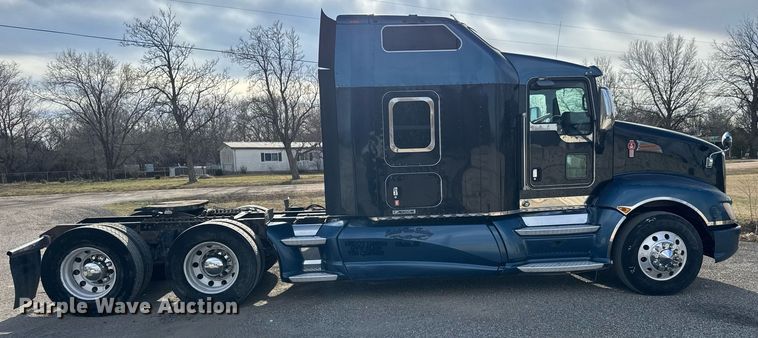 image for item EQ1228 2012 Kenworth T660 semi truck