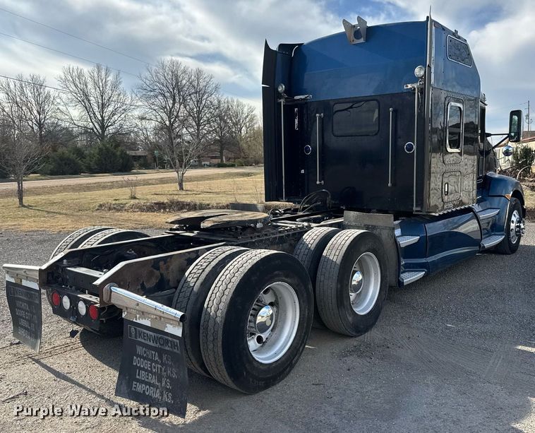 image for item EQ1228 2012 Kenworth T660 semi truck