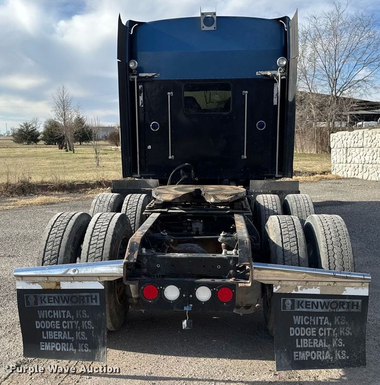 image for item EQ1228 2012 Kenworth T660 semi truck