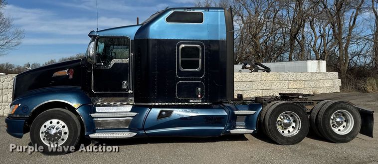 image for item EQ1228 2012 Kenworth T660 semi truck