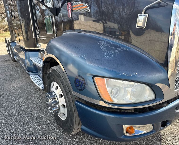 image for item EQ1228 2012 Kenworth T660 semi truck