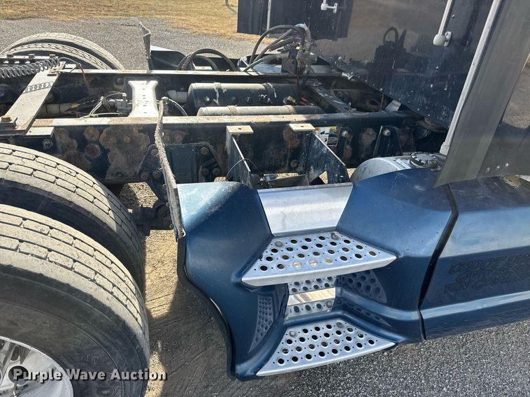 image for item EQ1228 2012 Kenworth T660 semi truck