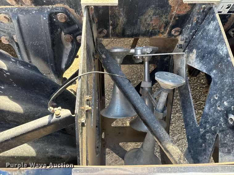 image for item EQ1228 2012 Kenworth T660 semi truck