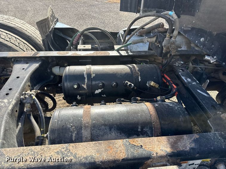 image for item EQ1228 2012 Kenworth T660 semi truck