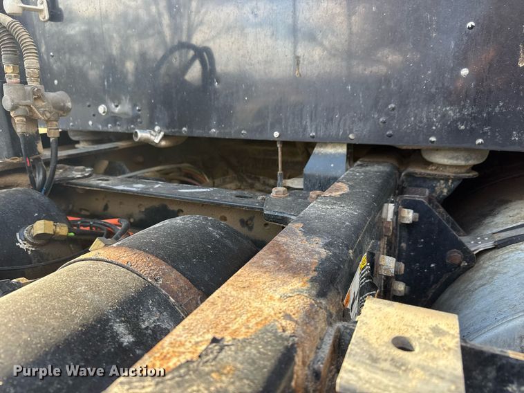 image for item EQ1228 2012 Kenworth T660 semi truck