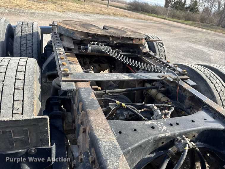 image for item EQ1228 2012 Kenworth T660 semi truck