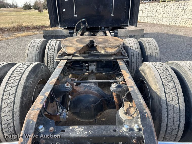 image for item EQ1228 2012 Kenworth T660 semi truck