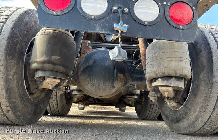 image for item EQ1228 2012 Kenworth T660 semi truck