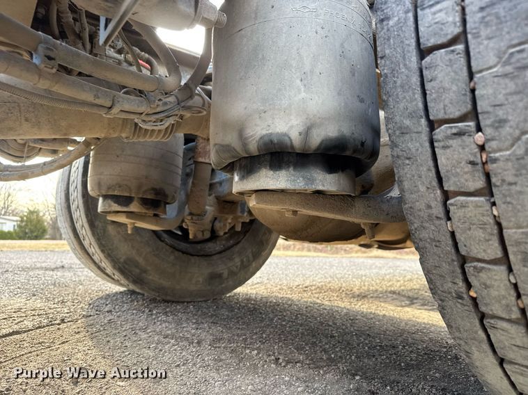 image for item EQ1228 2012 Kenworth T660 semi truck